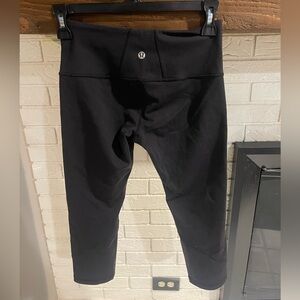 Lululemon black cropped leggings